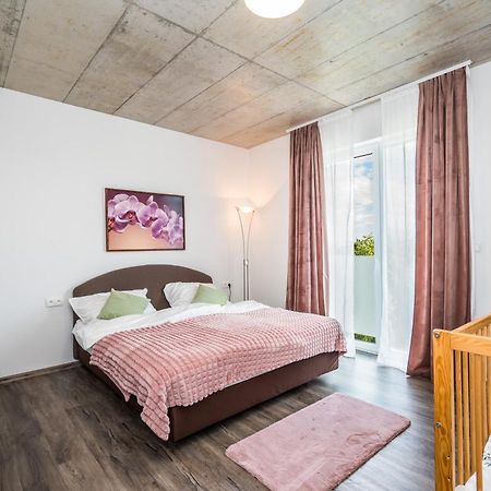 Апартаменти Perla Hradce 401 Градець-Кралове Екстер'єр фото