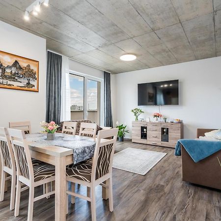 Апартаменти Perla Hradce 401 Градець-Кралове Екстер'єр фото