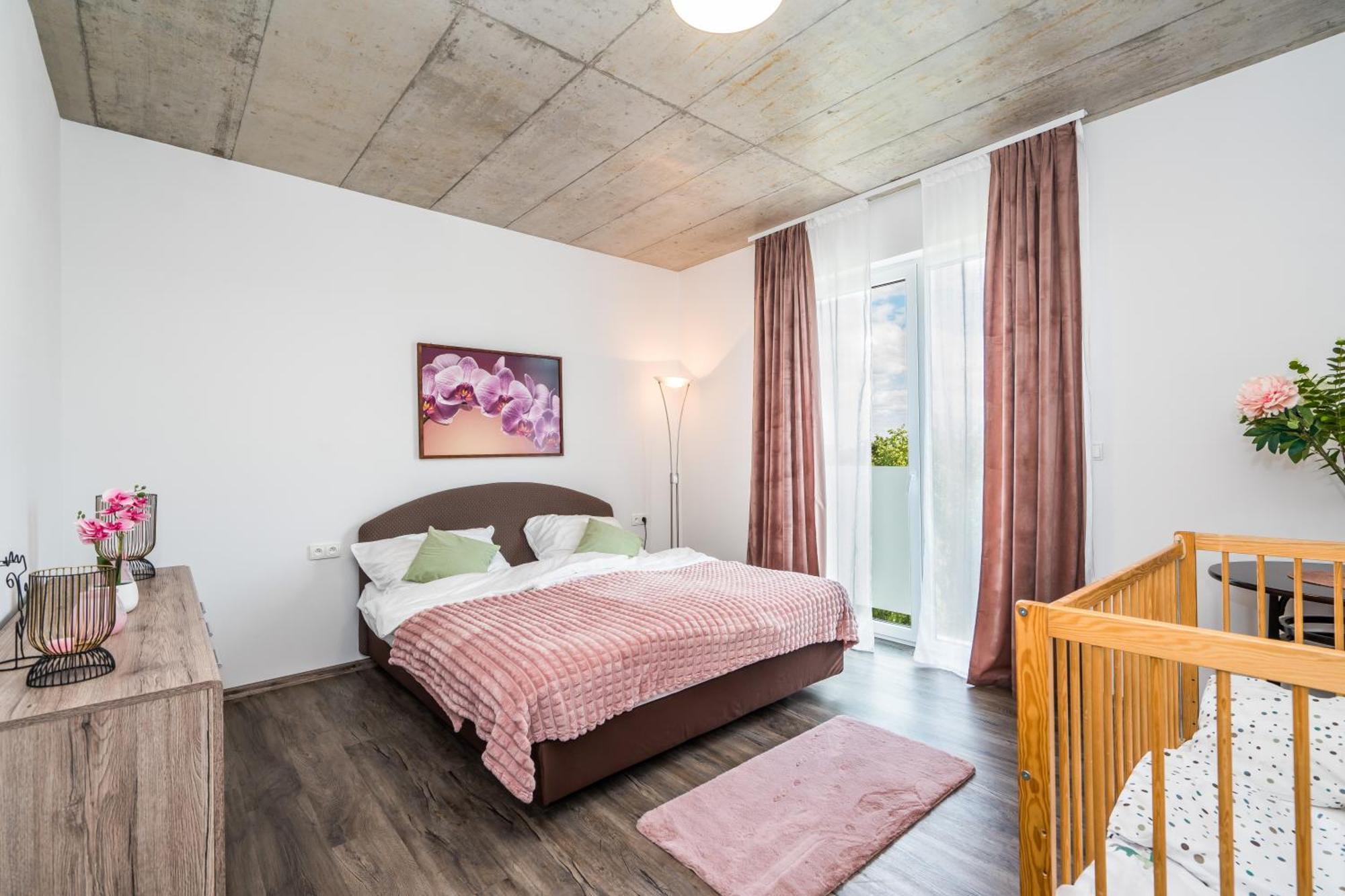 Апартаменти Perla Hradce 401 Градець-Кралове Екстер'єр фото