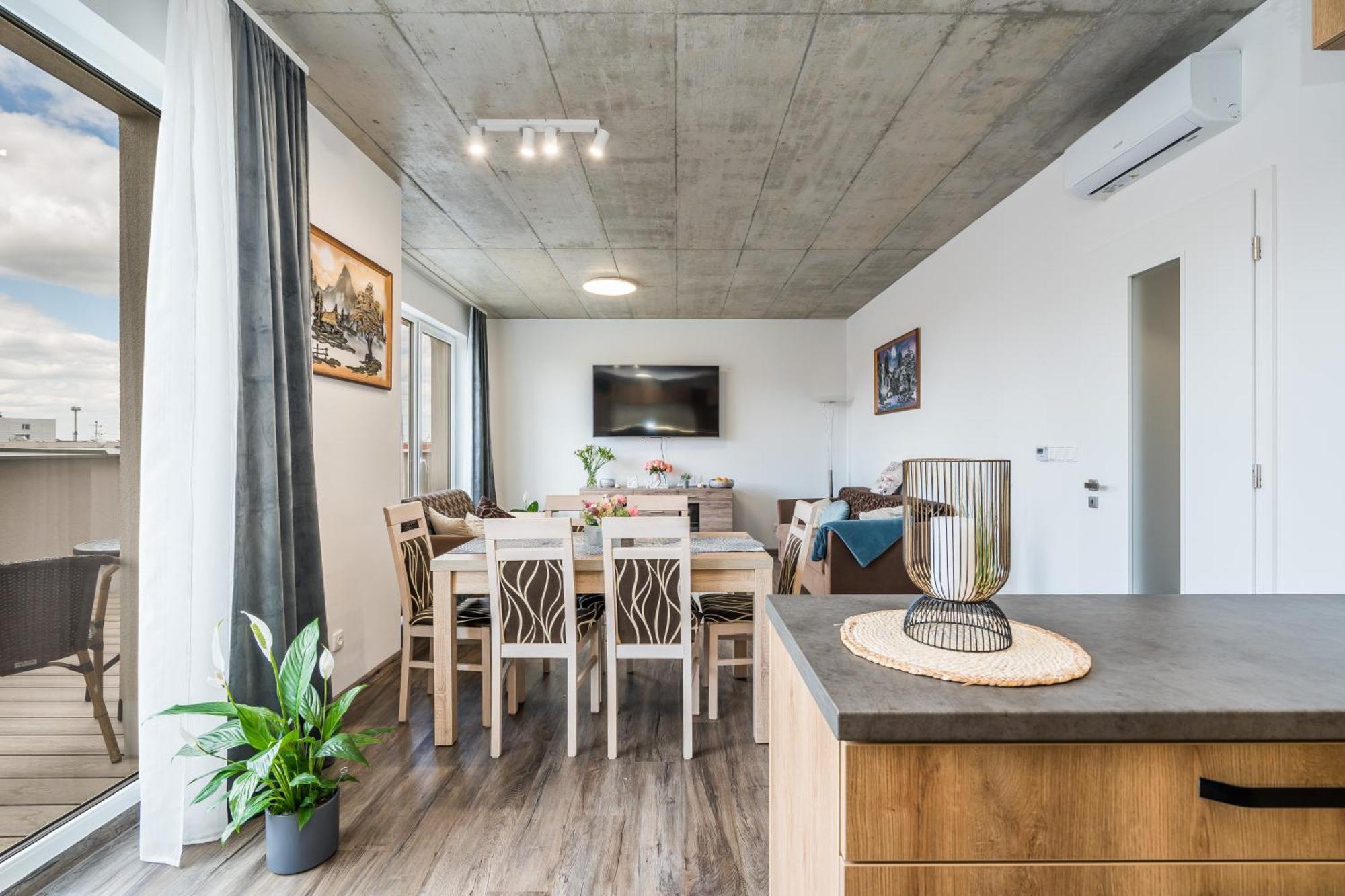Апартаменти Perla Hradce 401 Градець-Кралове Екстер'єр фото